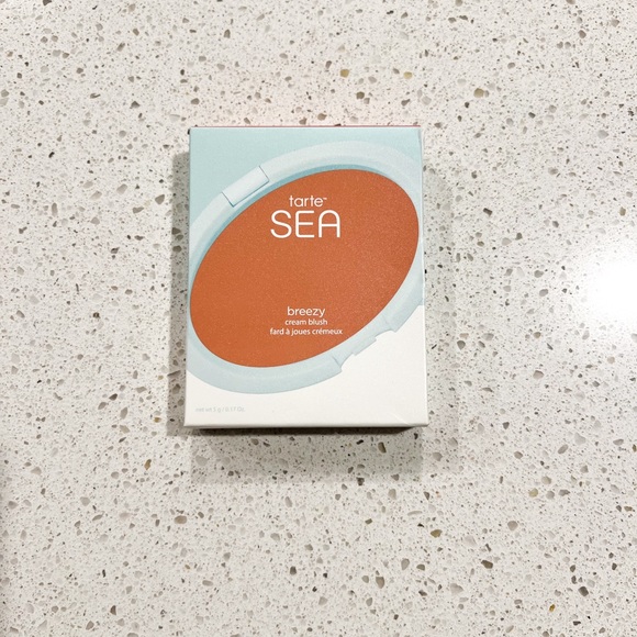 breezy cream blush - peach sunset
hydrating, buildable color - Picture 2 of 2